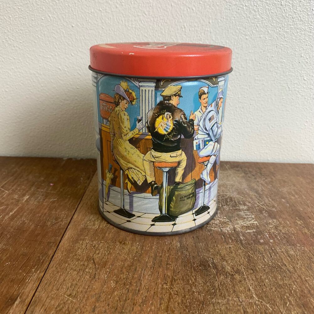 Coca Cola VINTAGE 1999 tin with Diner Scene astronaut mail carrier‎ pilot & lady